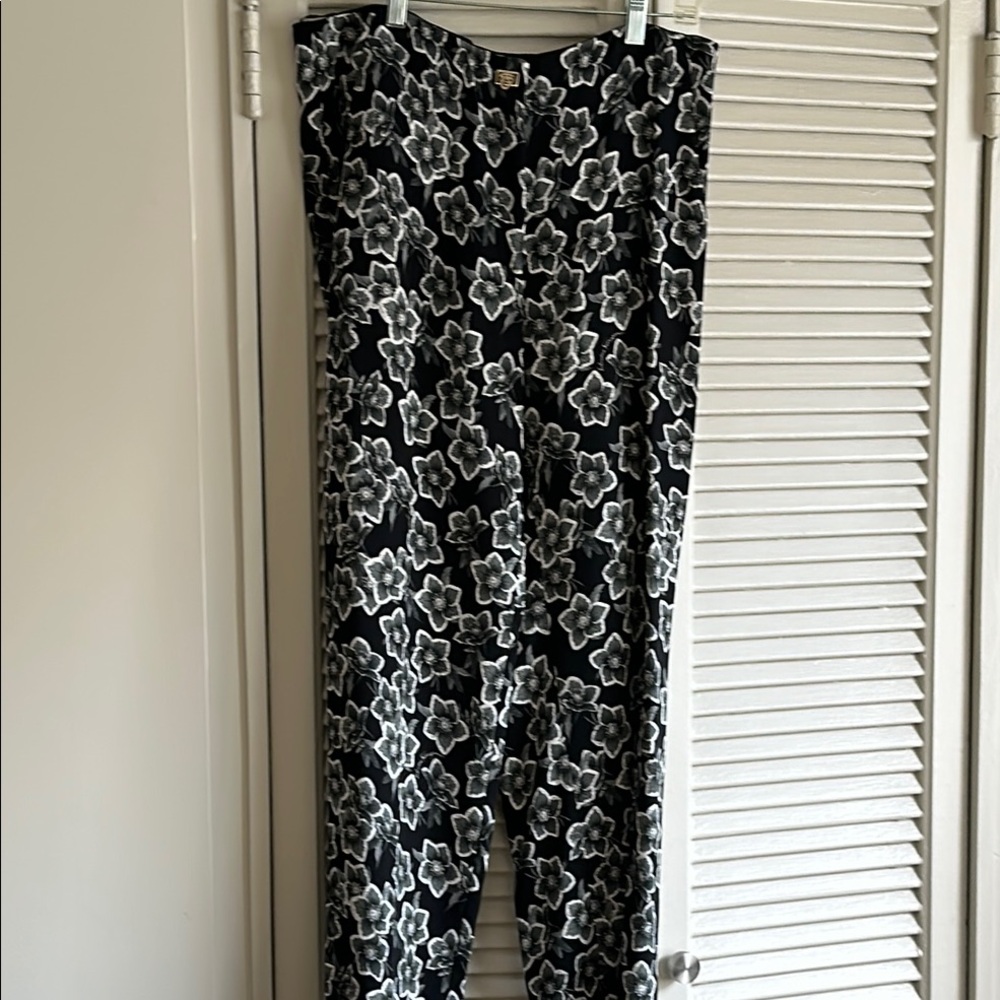Salvatore Ferragamo Floral Black and White  women dress Pants